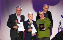 J. F. Kelkio medalis įteiktas Aušrai ir Gediminui Pilaičiams. Arūno Sartanavičiaus nuotr. J. F. Kelkio medalis įteiktas Aušrai ir Gediminui Pilaičiams. Arūno Sartanavičiaus nuotr.